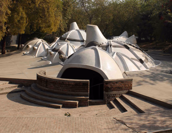 Hussain-Doshi gufa, Ahmedabad, completed 1995