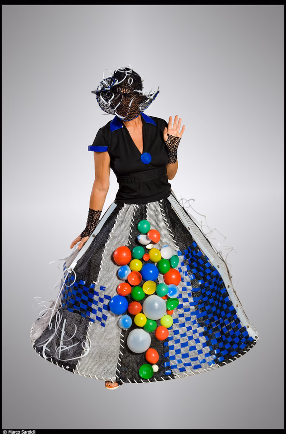 Arlet in a shade-net hoopskirt volumtsed made festive with reclaimed children's beach balls