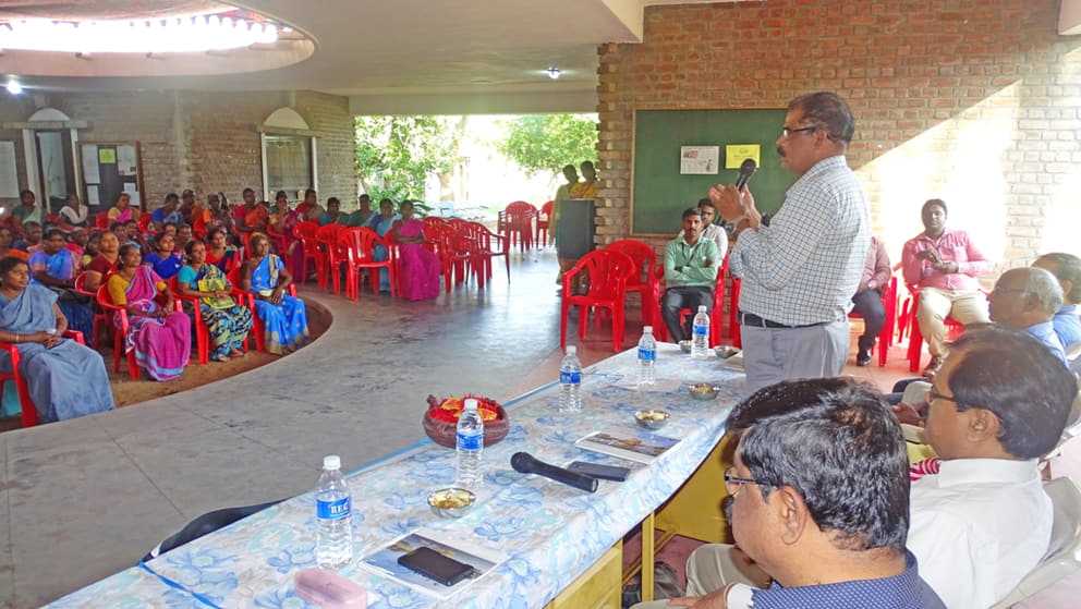 AVAG's director Moris addressing a women groups’ meeting