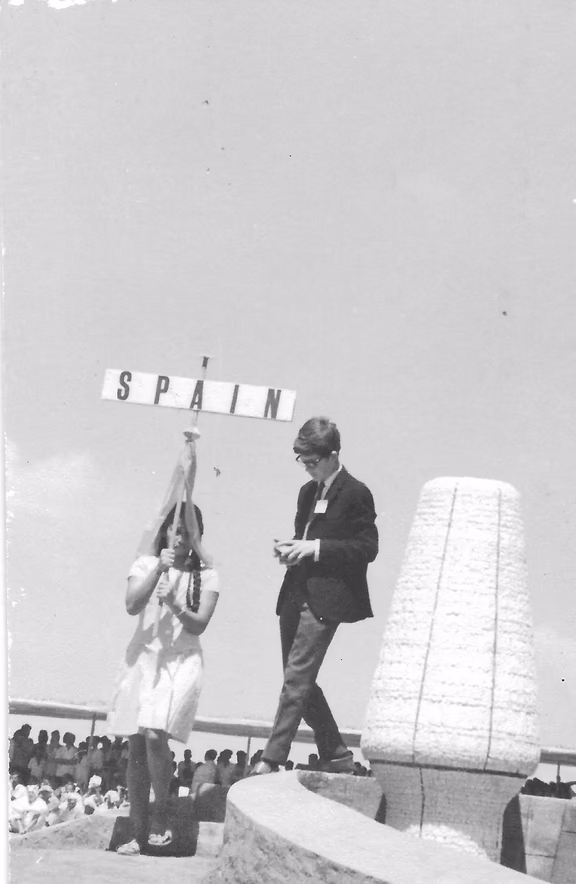 Depositing the soil of Spain