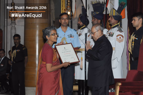 The president of India Shri Pranab Mukherjee honours Dr. Nandlta Shah with the Nari snaktt Puraskar on March 8, 2017, International Women's Day