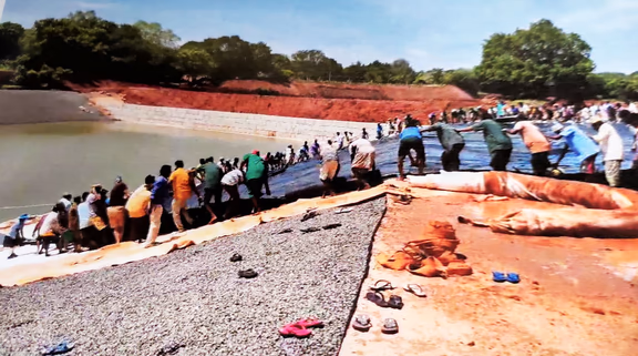 Placing the first underwater cushion for storing drinking water in the lake